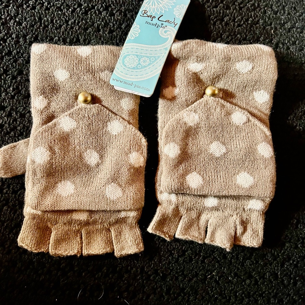 Mud Pie Tan and White Polka Dot Knit Glittens